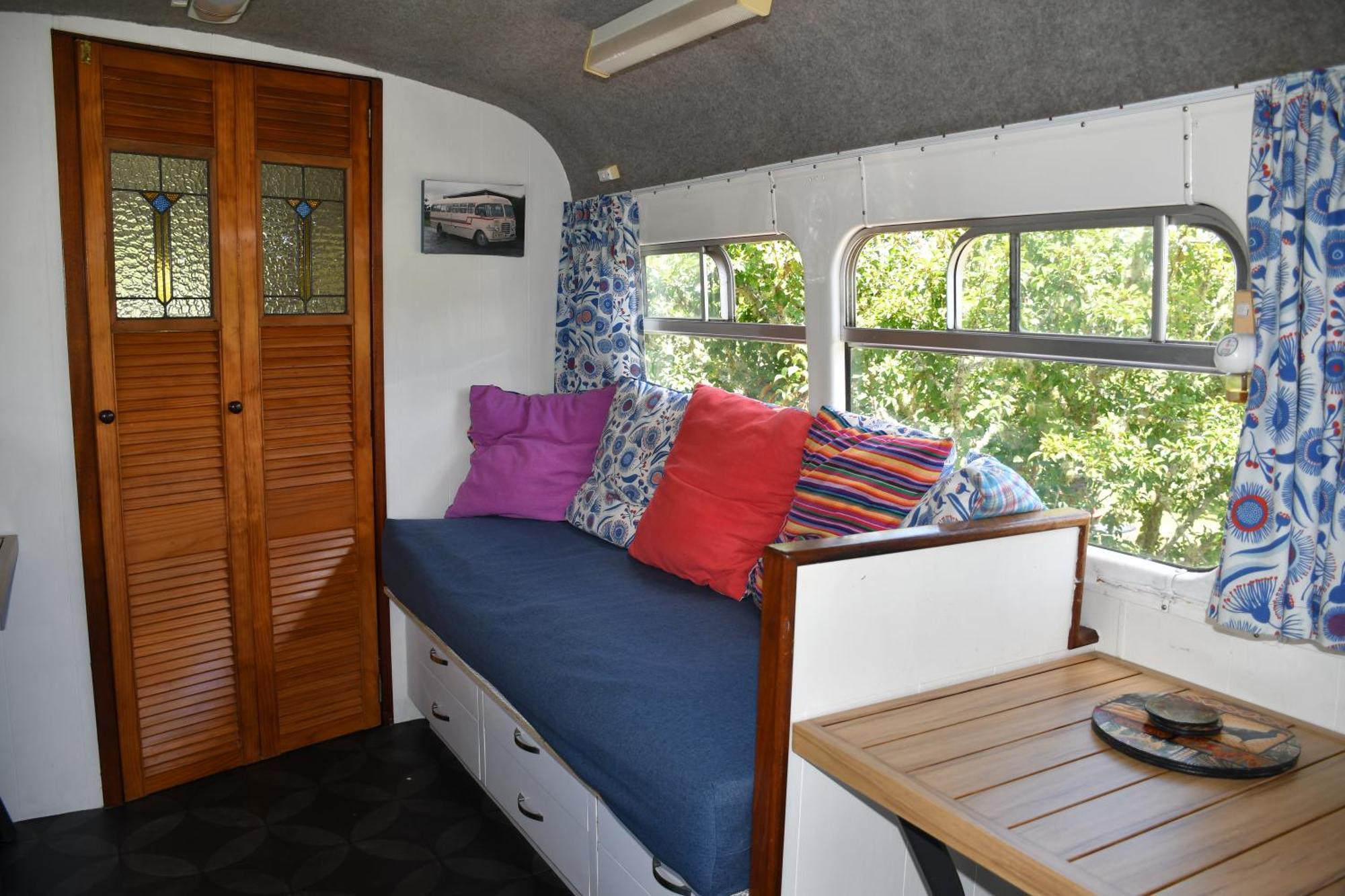 Evi The School Bus At Oromahoe Downs Farm Puketona Экстерьер фото
