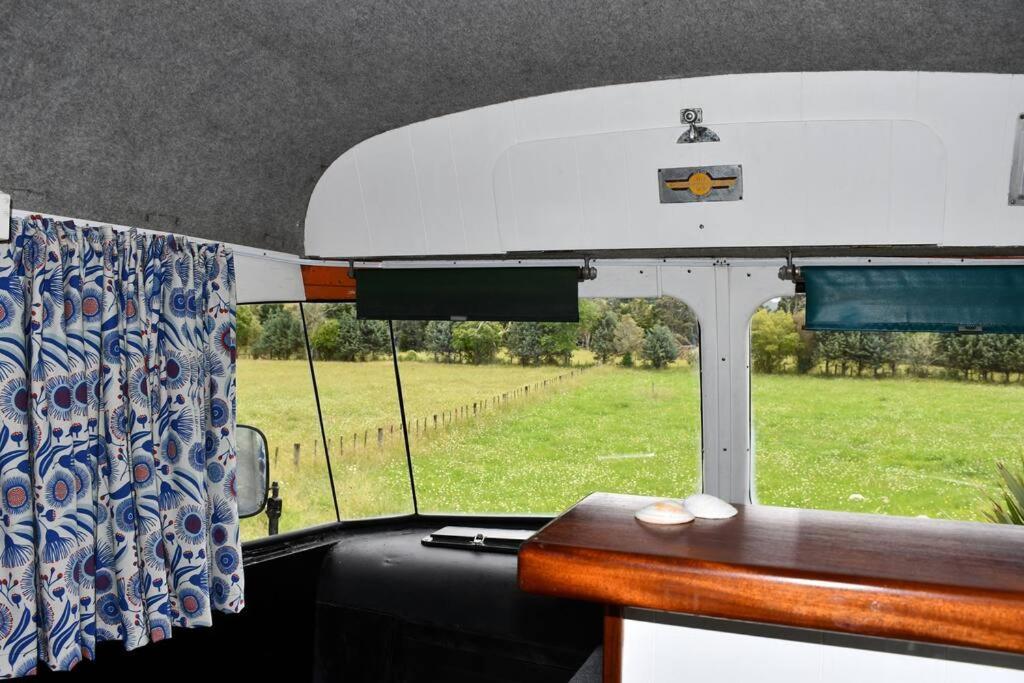 Evi The School Bus At Oromahoe Downs Farm Puketona Экстерьер фото